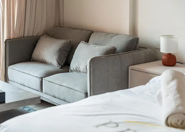 Urban Designer Apt - Family Friendly